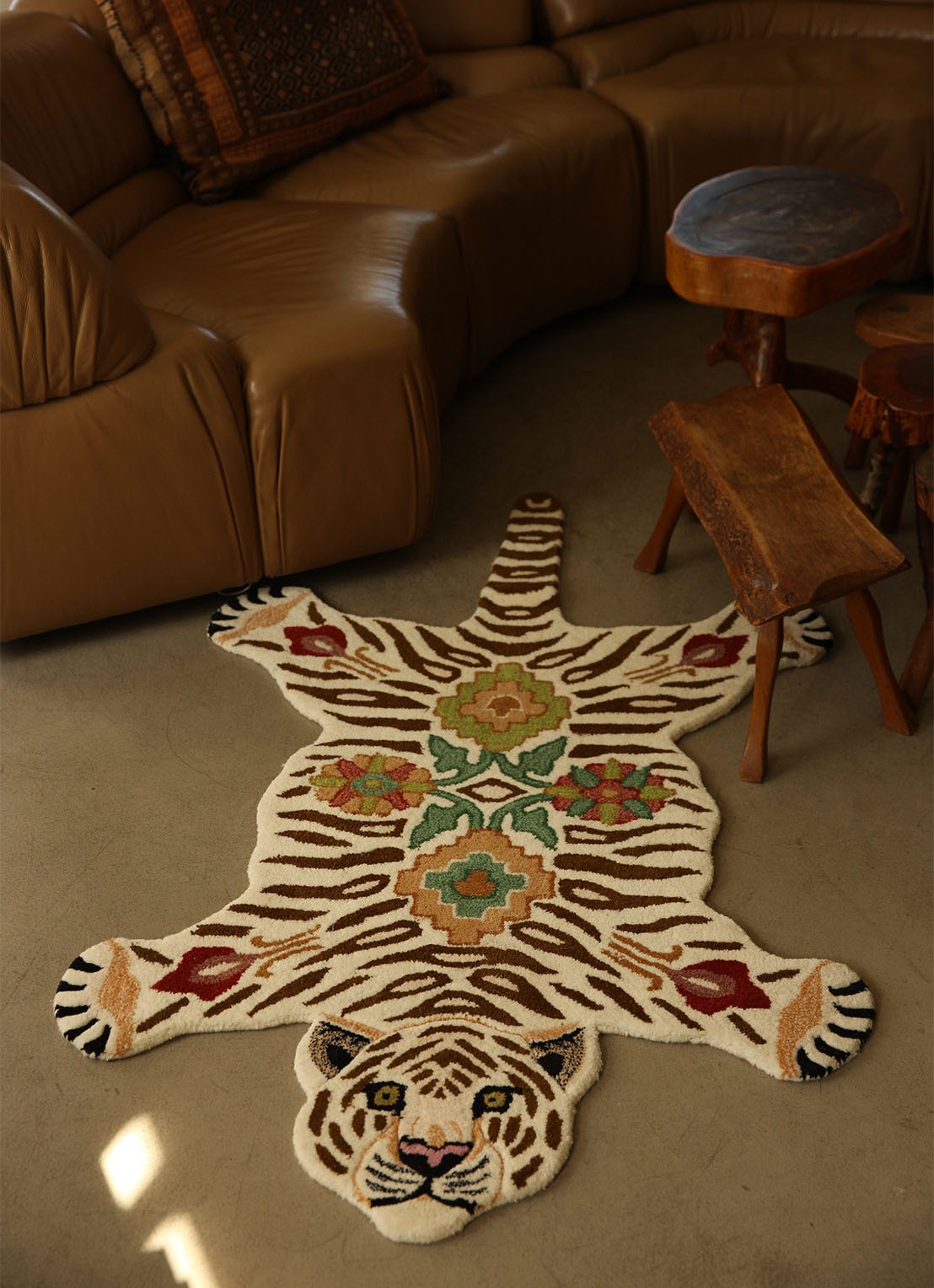 Doing Goods Jill Tiger Large vloerkleed 150 x 90 cm  - voorkant 2 beige