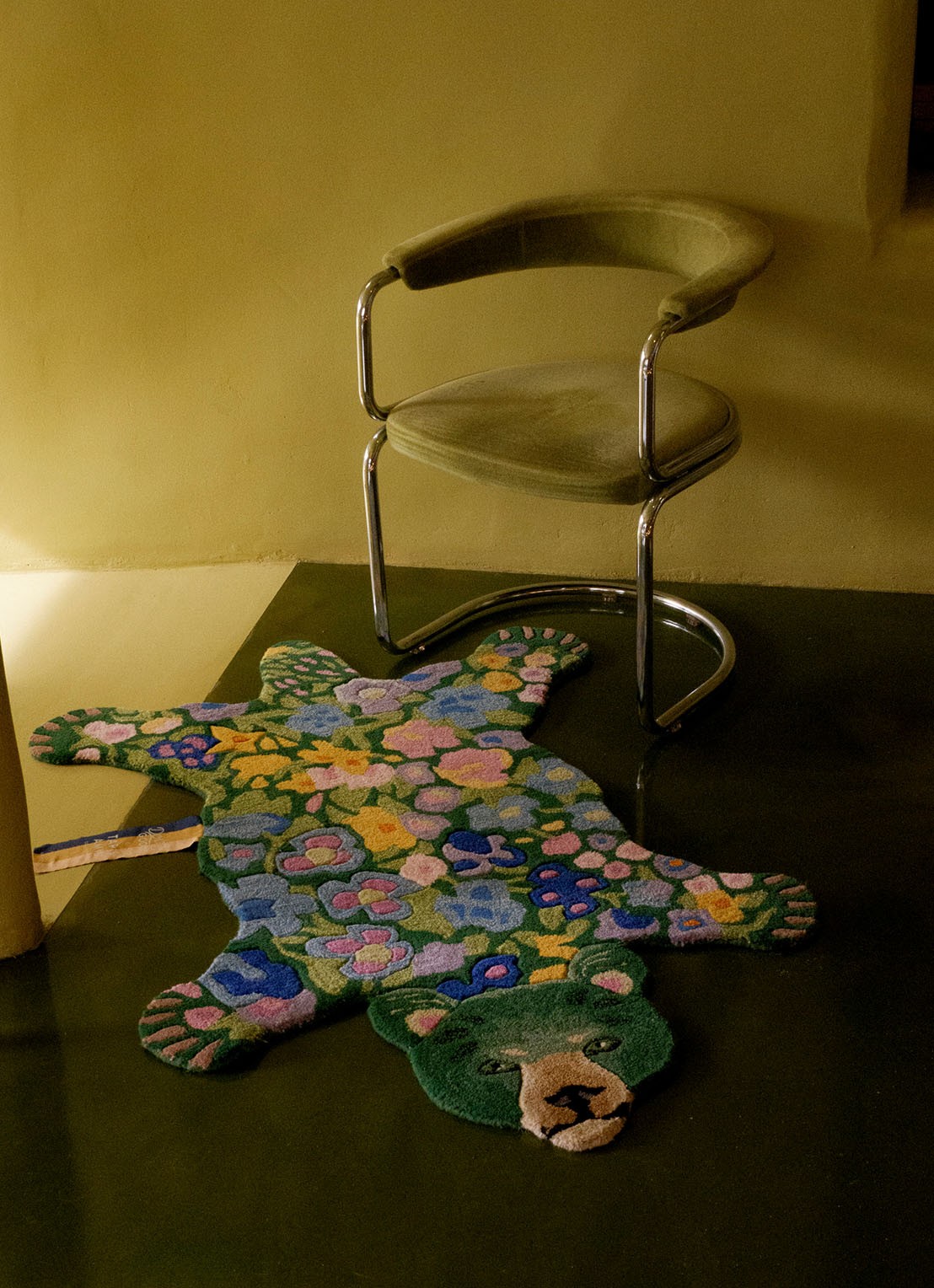 Doing Goods Josie Jardin Beer vloerkleed - voorkant 2 groen
