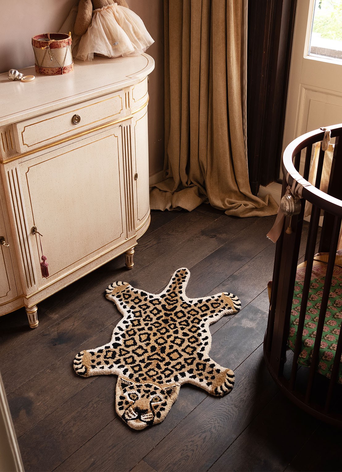 Doing Goods Loony Leopard Small kleed 92 x 62 cm - detail beige