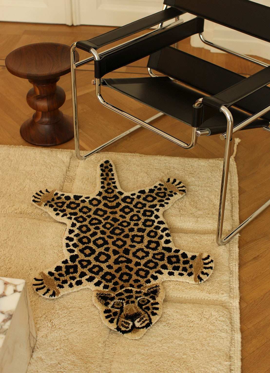 Doing Goods Loony Leopard Small kleed 92 x 62 cm - voorkant 4 beige