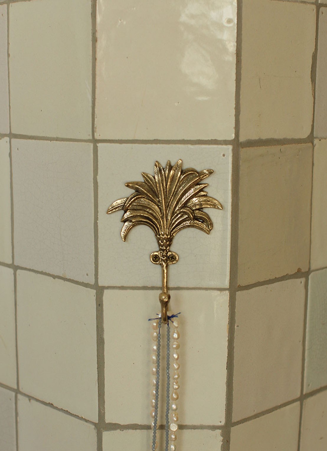 Doing Goods Marlin Palm wandhaak 14,5 cm - detail 3 goud