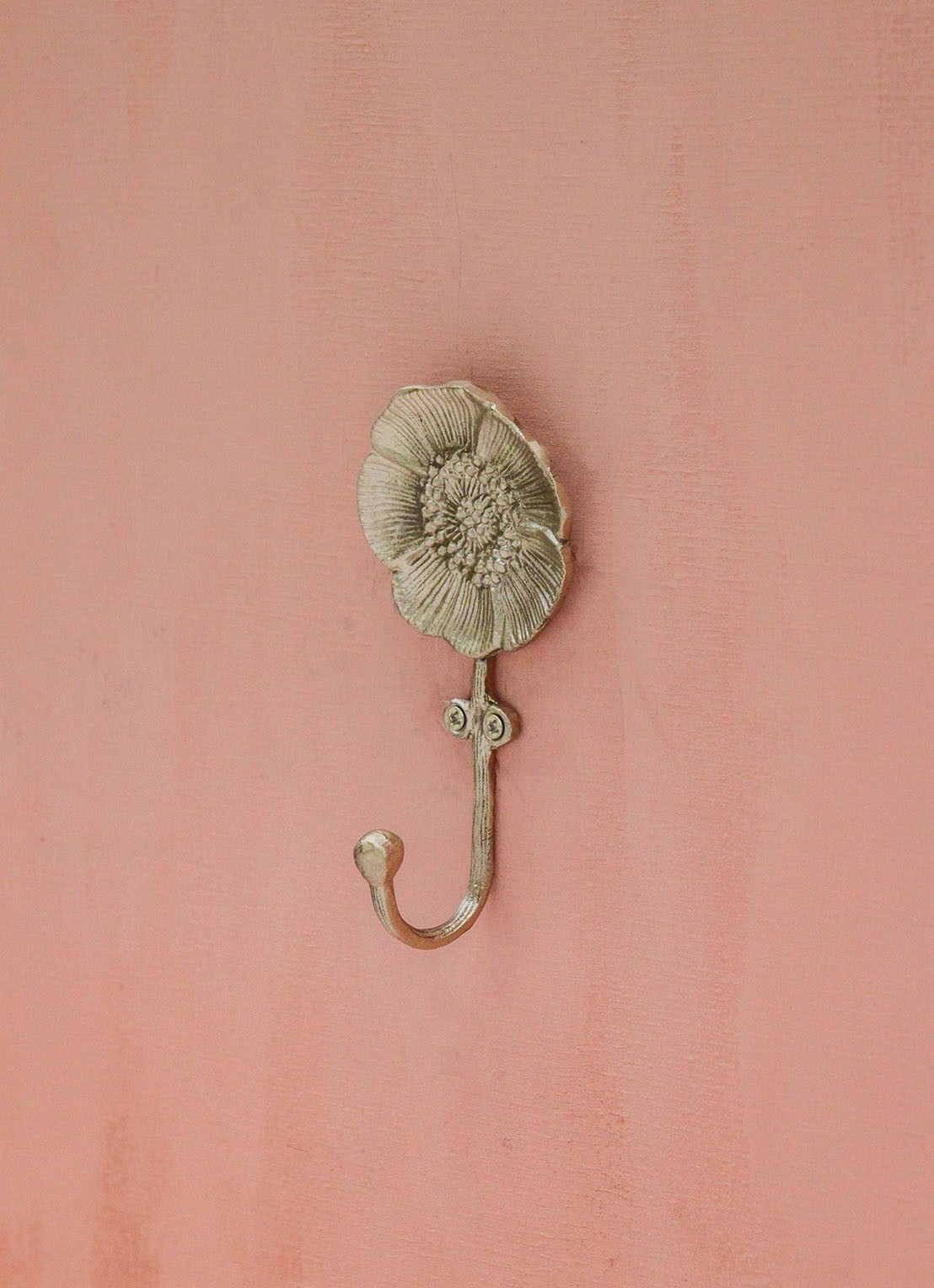 Doing Goods Mia Poppy wandhaak 11 cm - detail goud