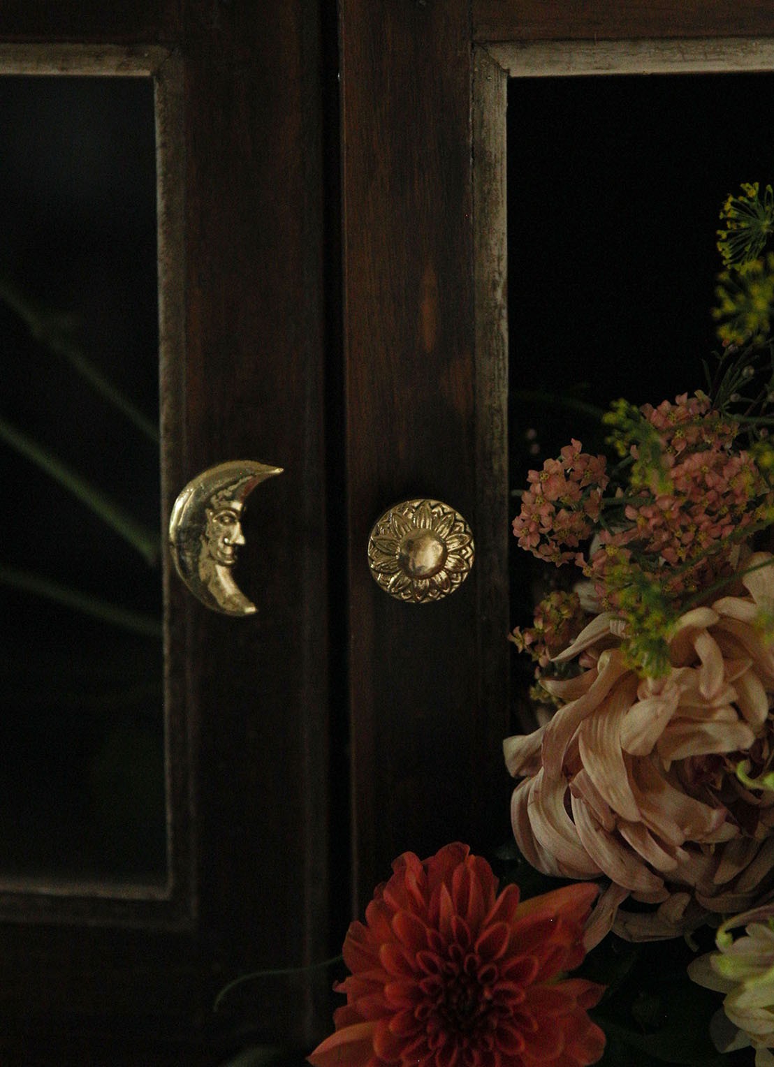 Doing Goods Morgan Moon deurknop- en wandhaak links - detail 3 goud