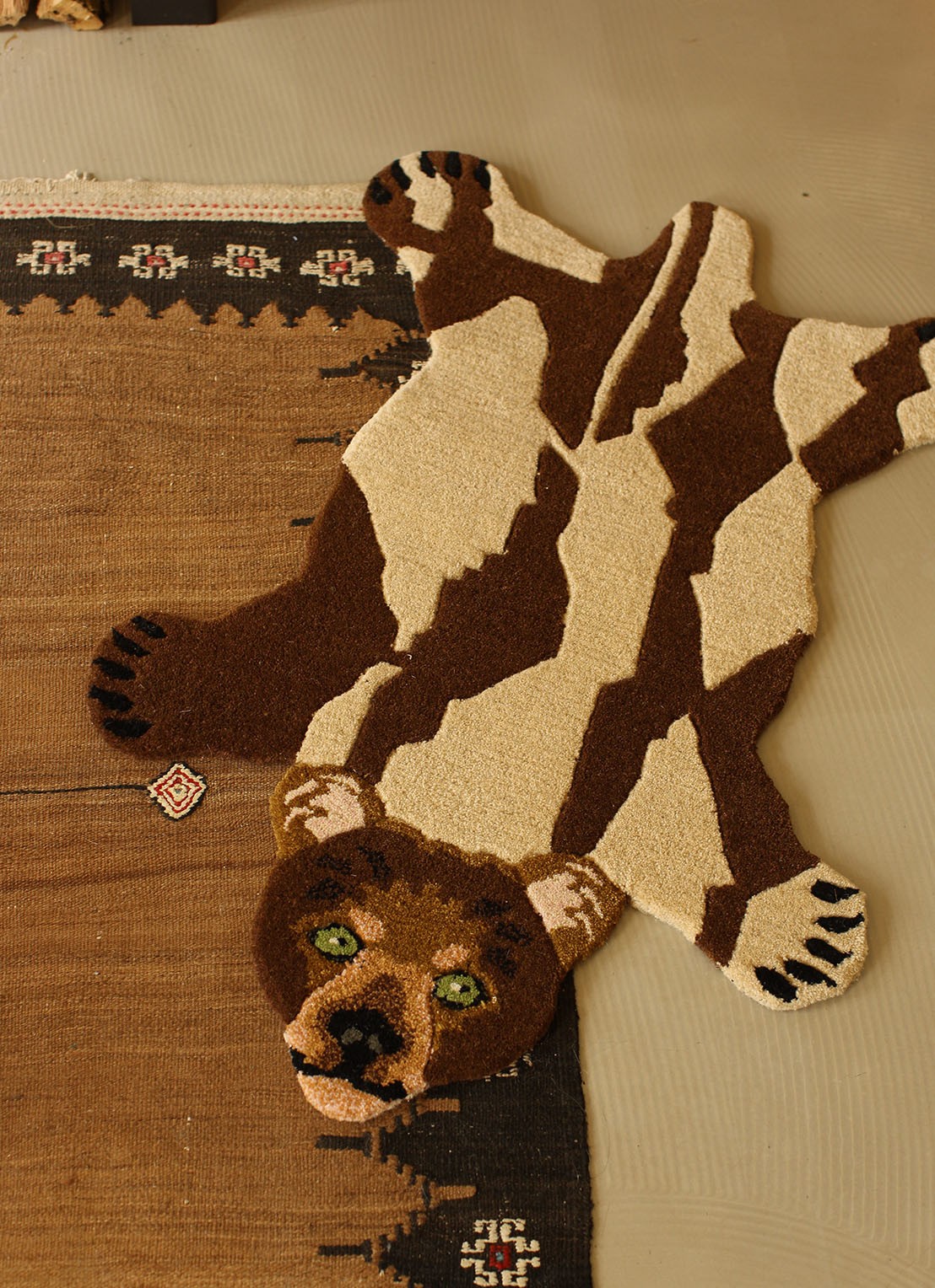 Doing Goods Quin Beer S vloerkleed 92 x 62 cm - detail 3 bruin