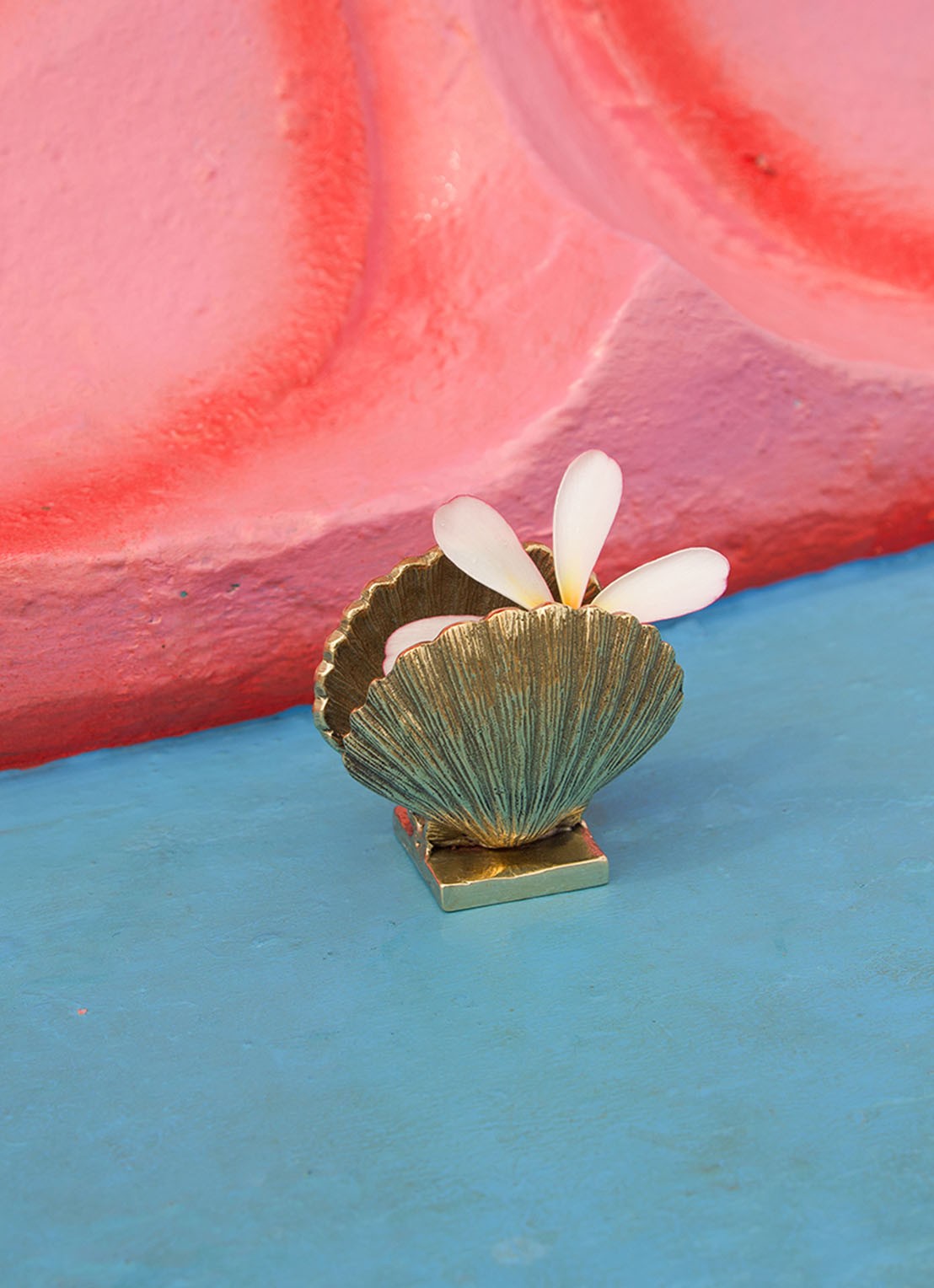 Doing Goods Scarlett Schelp houder - voorkant 2 goud