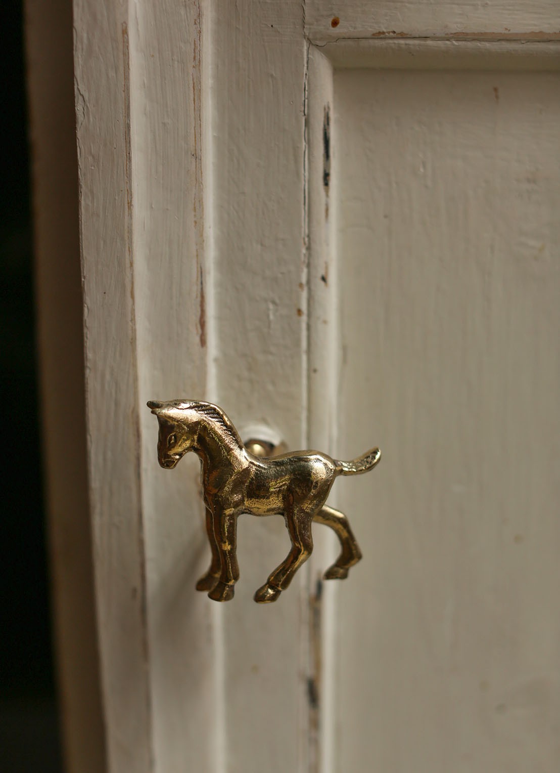 Doing Goods Spirit Horse deurknop rechts 6,5 cm - voorkant 2 messing