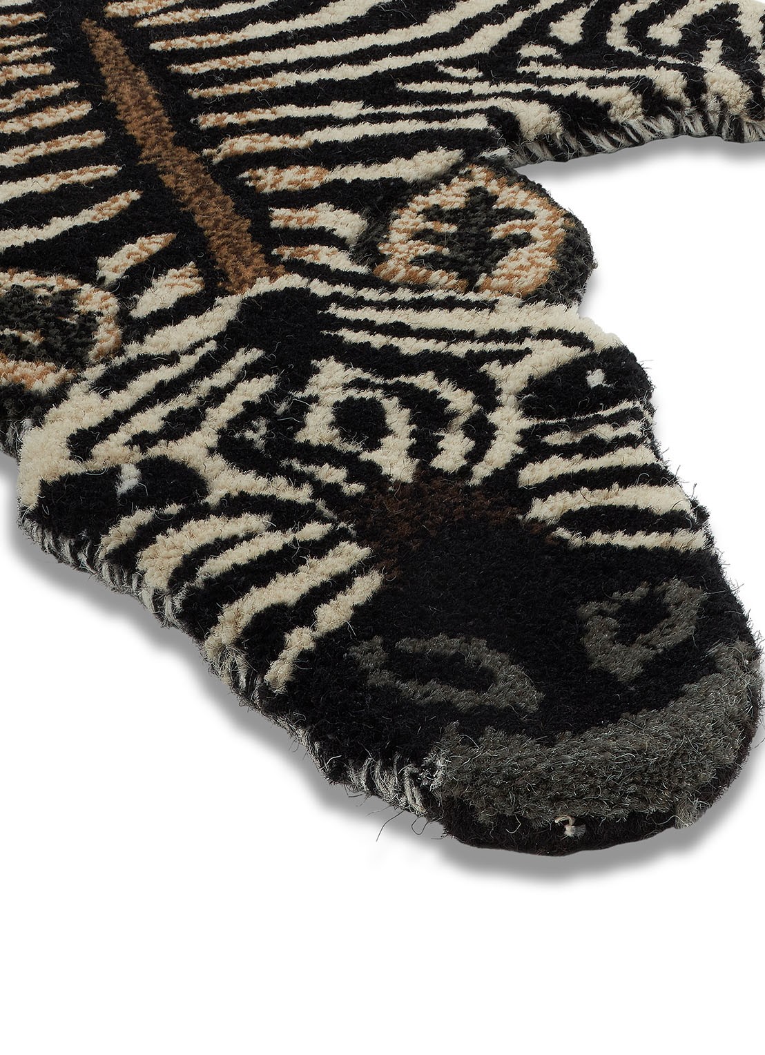Doing Goods Stripey Zebra vloerkleed 153 x 110 cm - achterkant 3 zwart