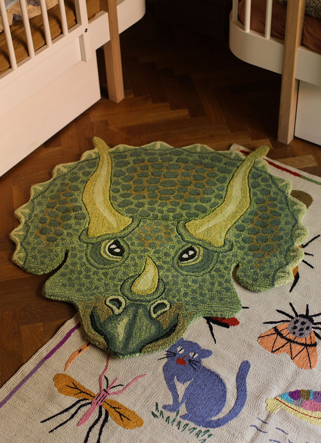 Doing Goods Triceratop Head vloerkleed 95 x 91 cm - voorkant 3 groen