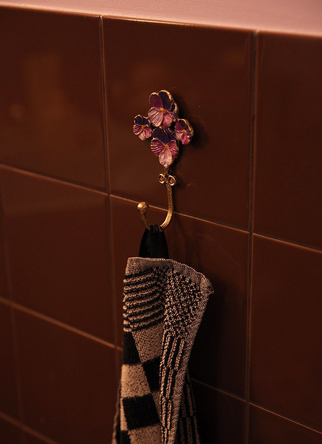 Doing Goods Valery Violet Field wandhaak 11 cm - voorkant 2 goud