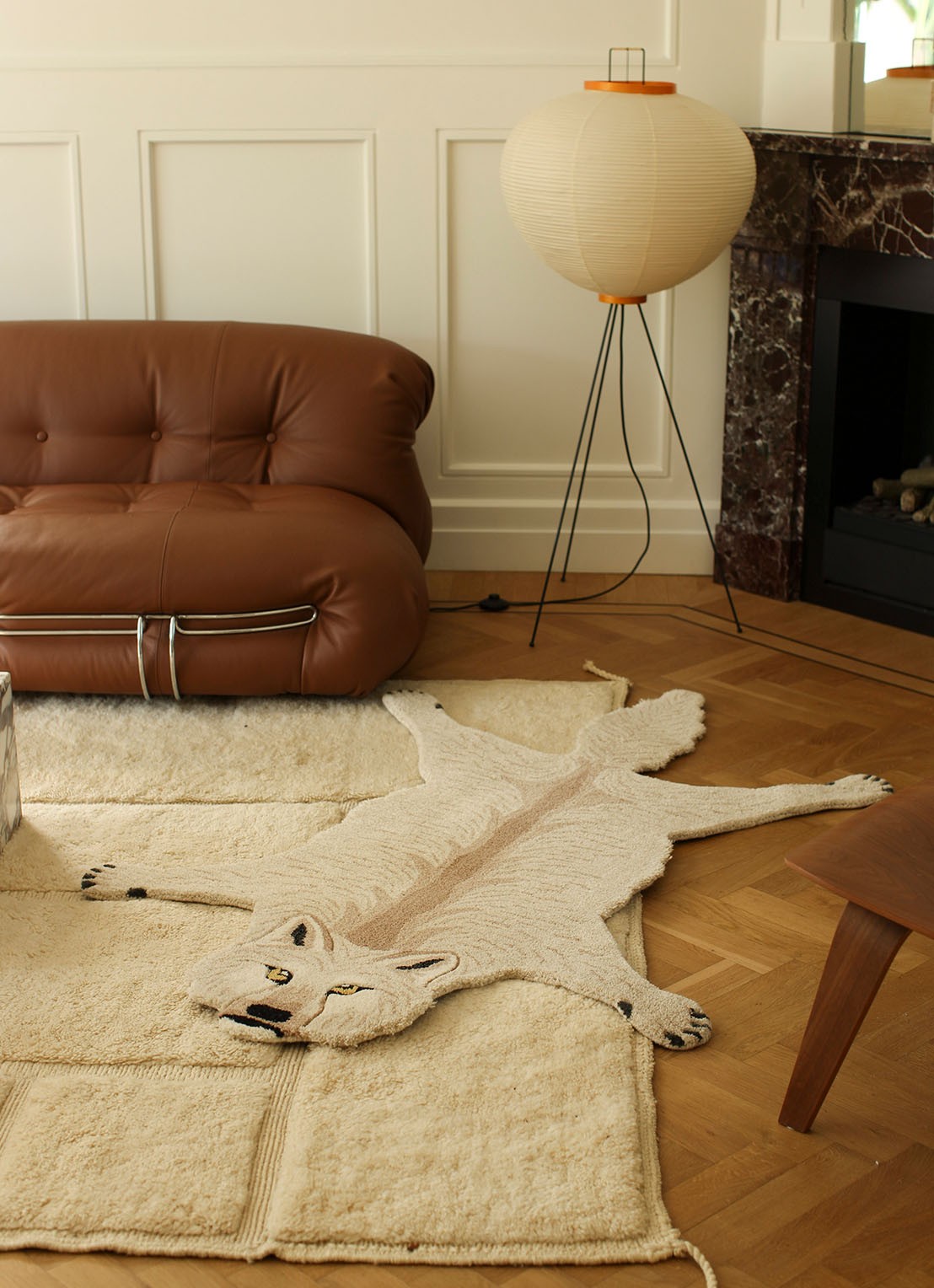 Doing Goods Woozy Wolf vloerkleed 163 x 110 cm - voorkant 2 donkerbeige