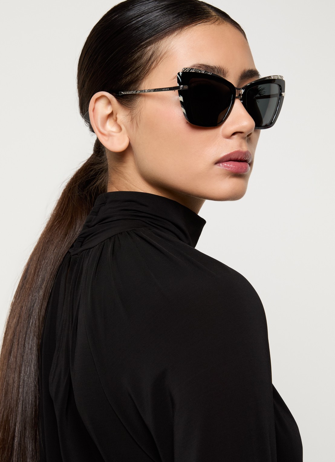 Dolce & Gabbana Butterfly zonnebril DG4472 - voorkant 2 zwart