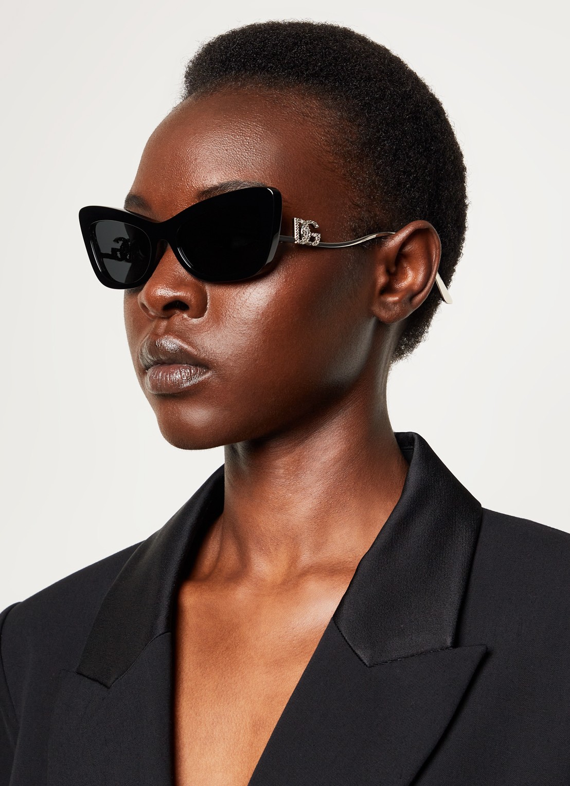 Dolce & Gabbana Cat Eye zonnebril DG4467B - voorkant 2 zwart