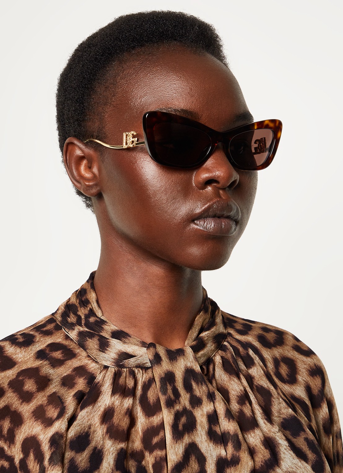 Dolce & Gabbana Cat Eye zonnebril DG4467B - voorkant 2 donkerbruin