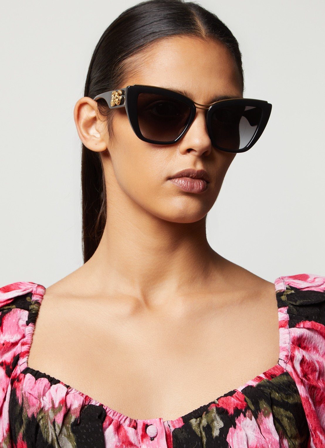Dolce & Gabbana Cat Eye zonnebril DG6144 - voorkant 5 zwart