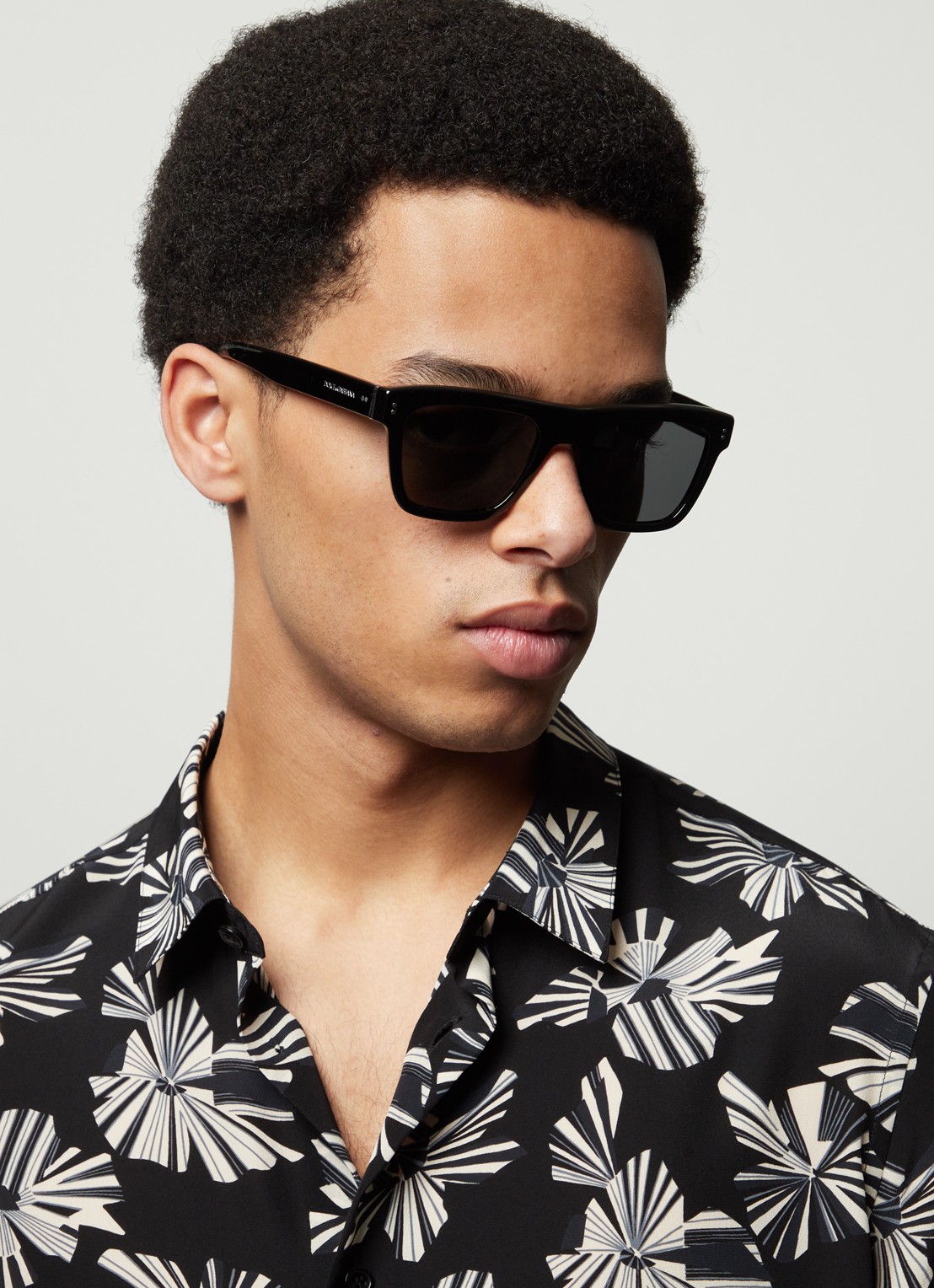 Dolce & Gabbana Dolce & Gabbana *DG4420  BLK S - voorkant 3 zwart
