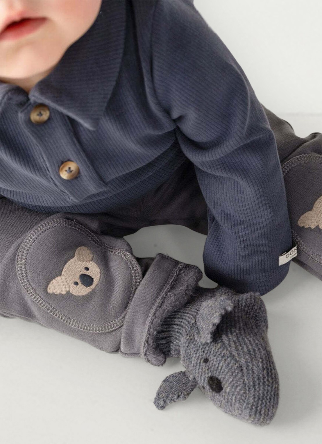Donsje Amsterdam Babyslofjes van wol - voorkant 2 donkergrijs