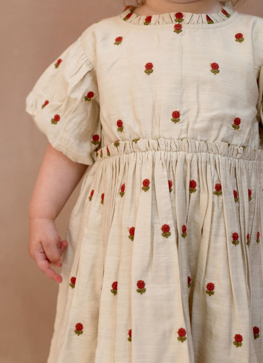 Donsje Amsterdam Camilla Red Roses jurk met pofmouw - voorkant 5 zand