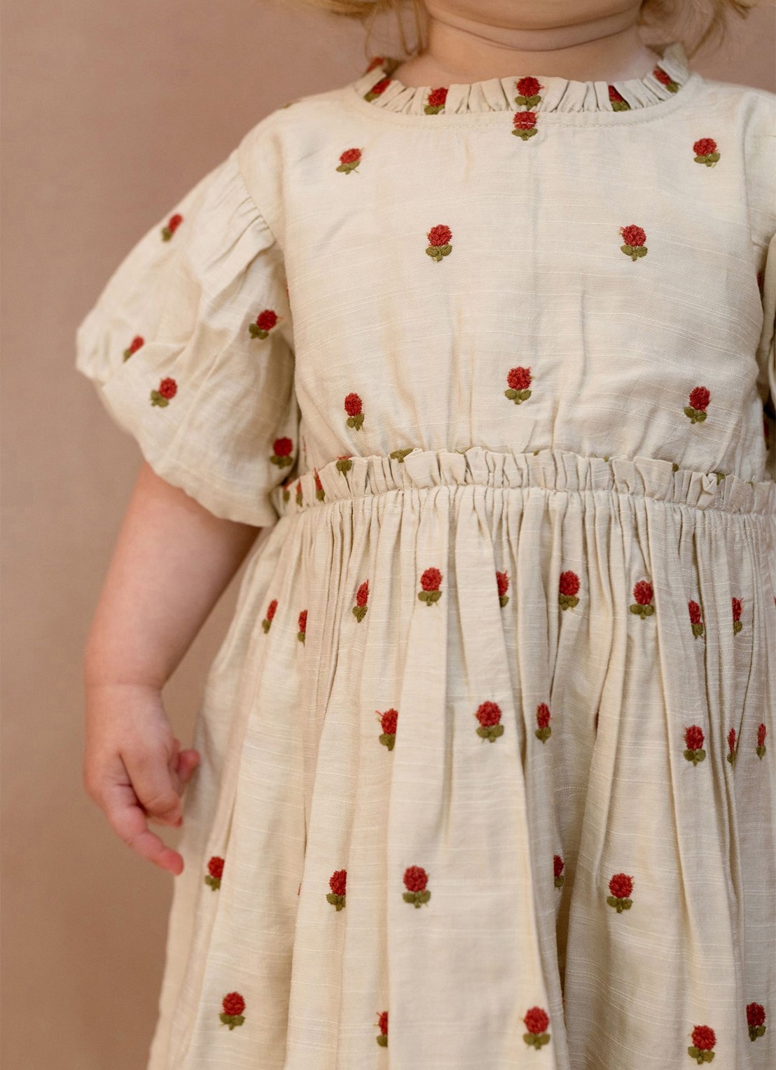 Donsje Amsterdam Camilla Red Roses mini jurk met bloemenprint - voorkant 3 zand