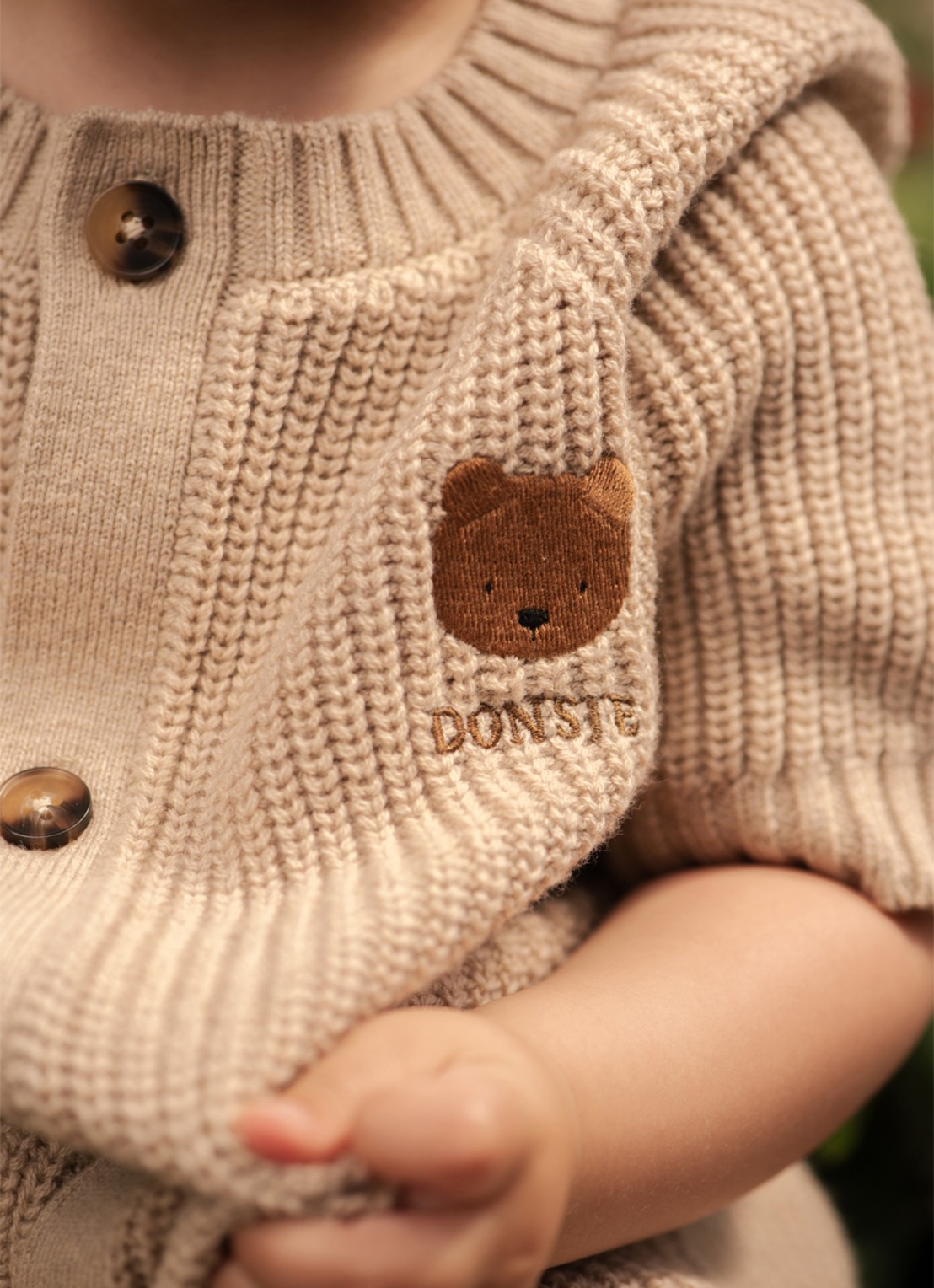Donsje Amsterdam Dantje grofgebreide jumpsuit met borduring - voorkant 2 beige