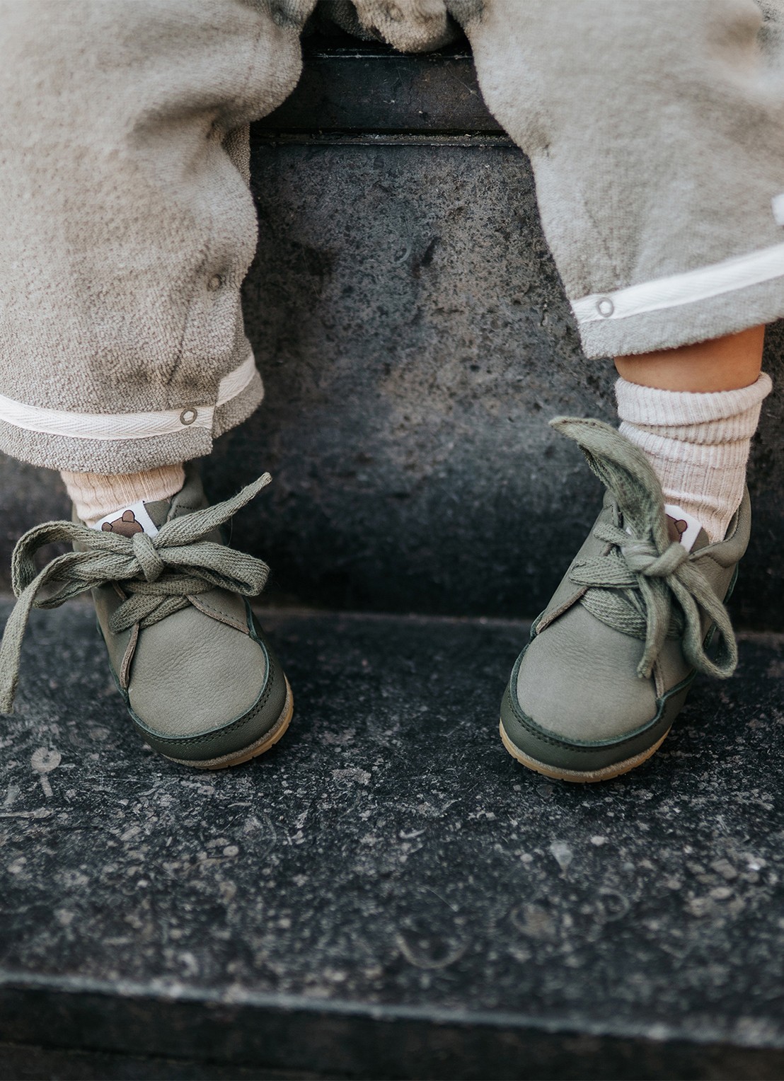 Donsje Amsterdam Duuk sneaker van leer - voorkant 2 beige