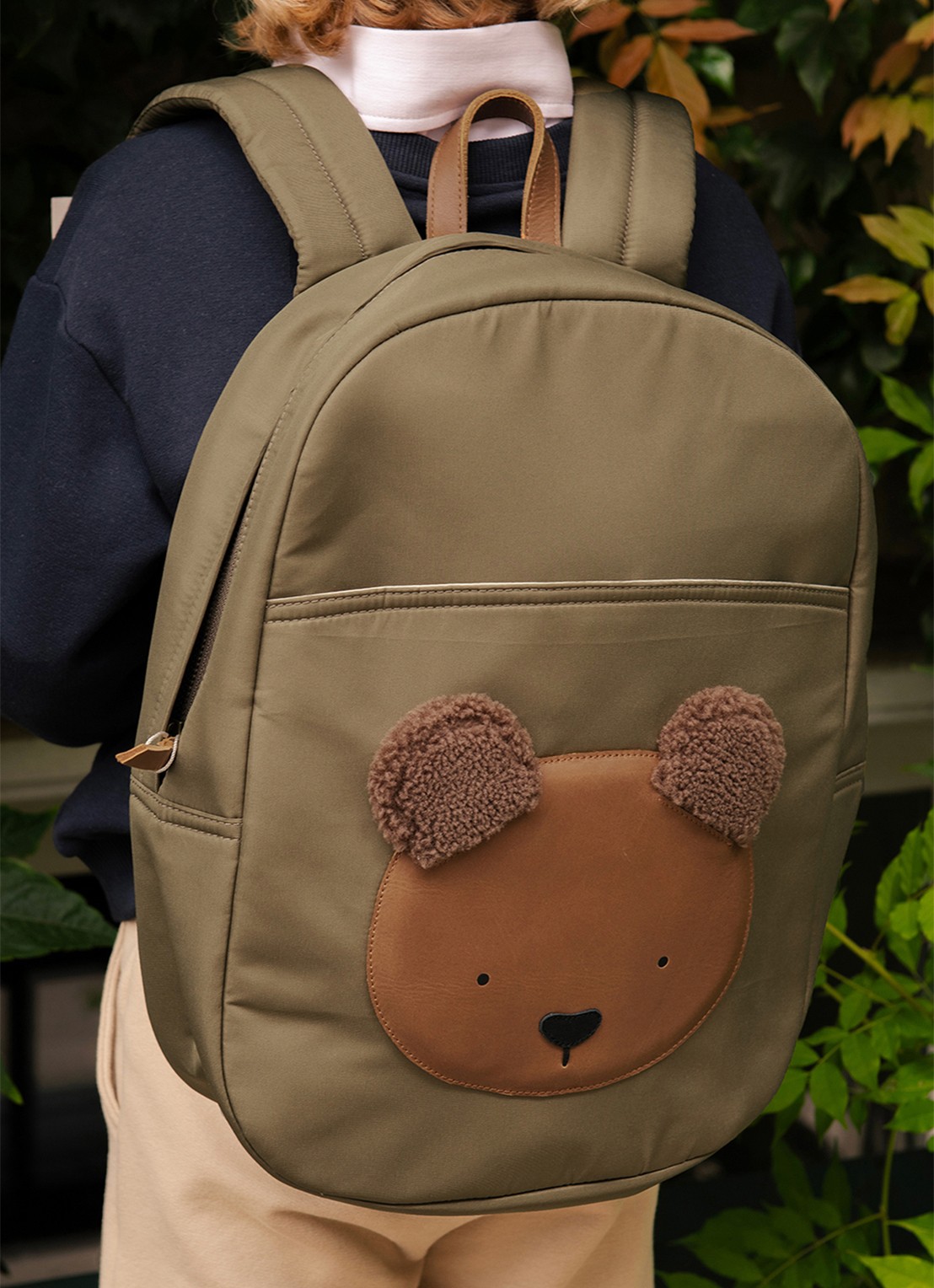 Donsje Amsterdam Pibbe Bear rugzak met leren details - voorkant 2 olijfgroen