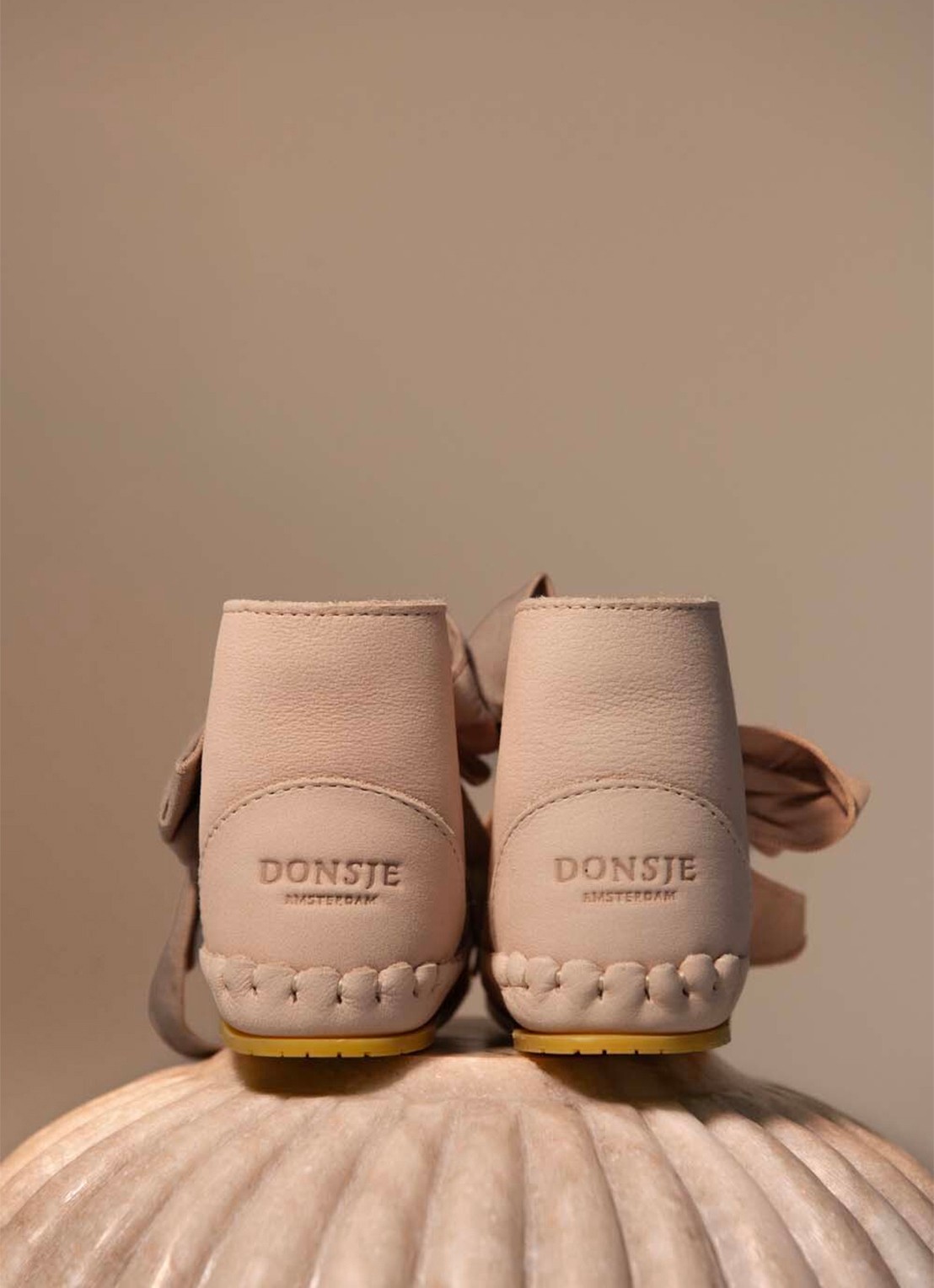 Donsje Amsterdam Pina Organza Lining babyschoentje van leer - voorkant 9 beige