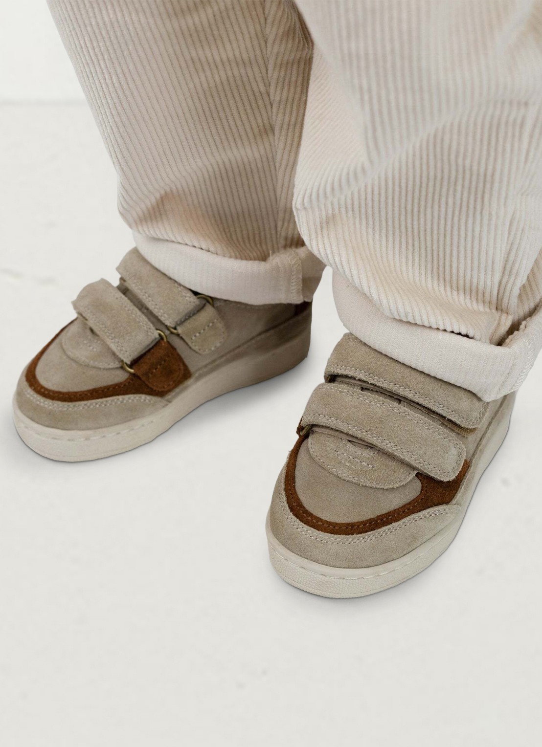 Donsje Amsterdam Pinou  Bear sneaker van leer  - voorkant 5 taupe