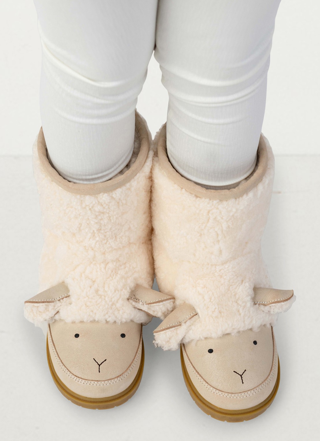 Donsje Amsterdam Wadou boots   lammy - voorkant 2 beige