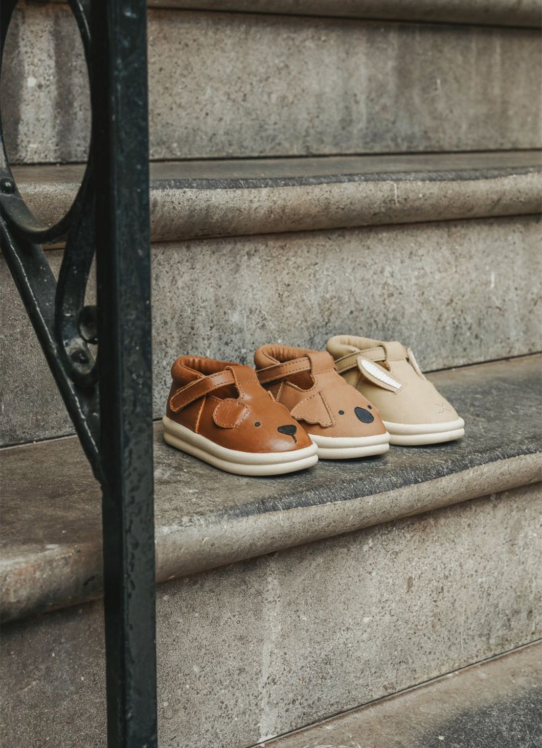 Donsje Amsterdam Zazo Classic Bunny babyschoentje van leer - voorkant 6 taupe
