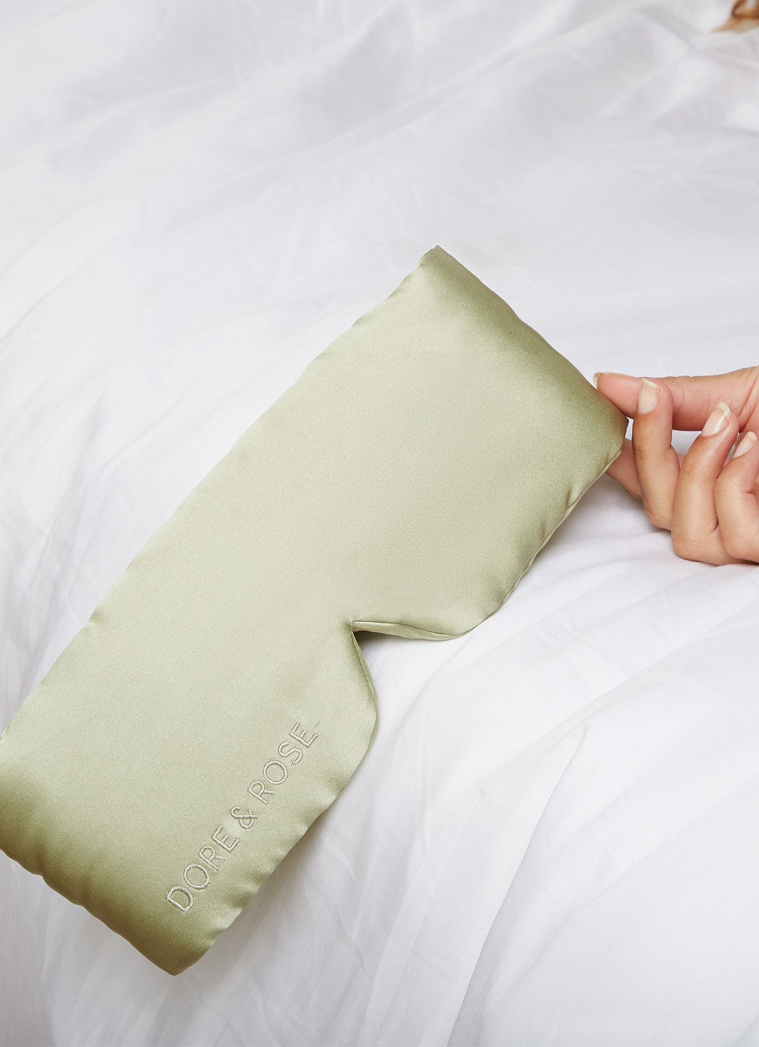 Dore & Rose Deep Sleep Mask - slaapmasker van zijde - detail 3 lichtgroen