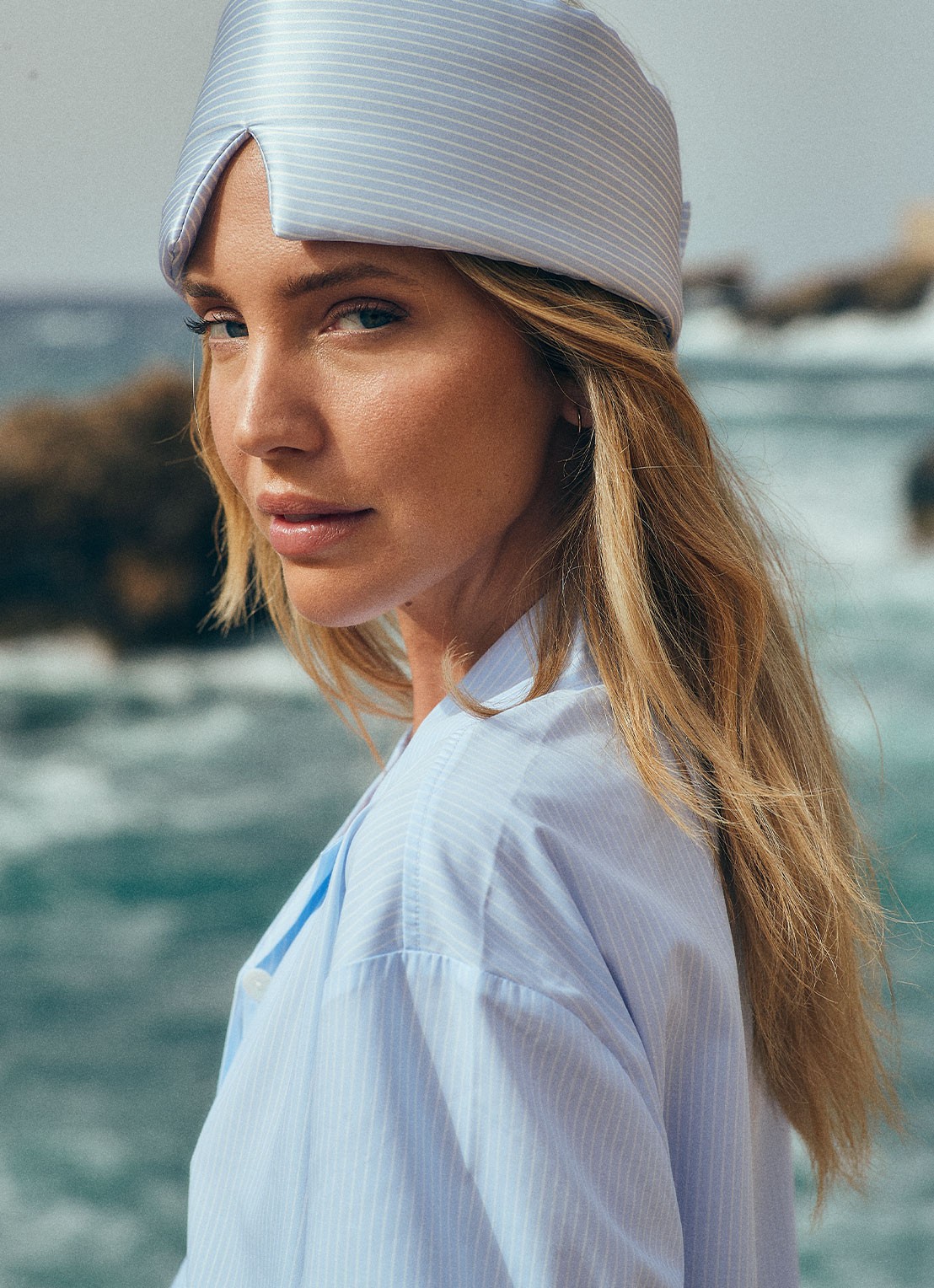 Dore & Rose Deep Sleep Mask - slaapmasker van zijde - detail lichtblauw