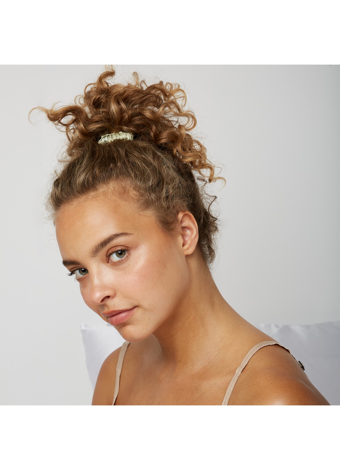 Dore & Rose Premium Scrunchies van zijde - detail 2 nº 81 lueur d'olive