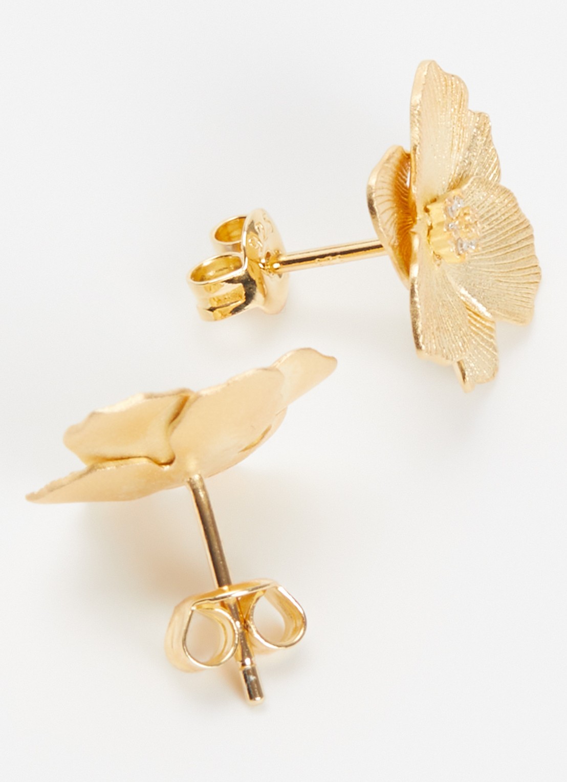 DPT Antwerp Jasmine Small diamanten oorknopjes verguld - detail goud
