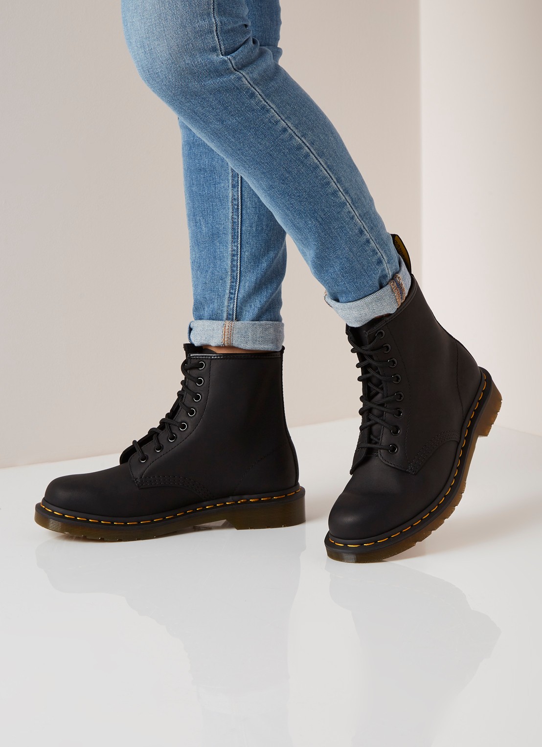Dr. Martens 1460 Greasy biker boot van leer - voorkant 5 zwart