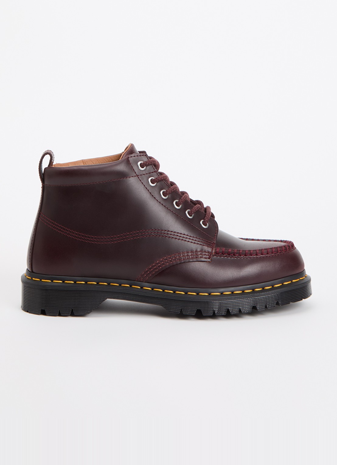 Dr. Martens Lowell Chukka veterboot van leer - voorkant bordeauxrood