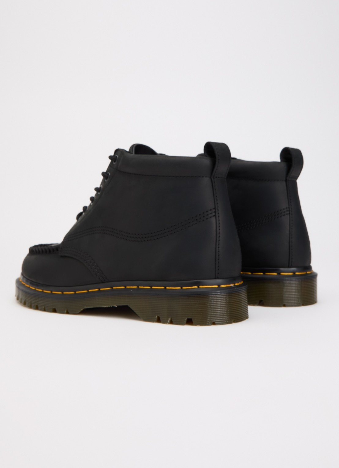 Dr. Martens Lowell veterboot van leer - achterkant zwart