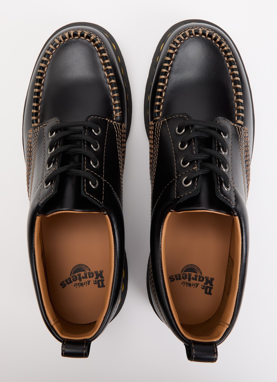 Dr. Martens Lowell veterschoen van leer  - detail 4 zwart