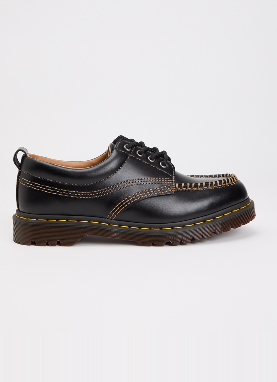 Dr. Martens Lowell veterschoen van leer  - voorkant 2 zwart