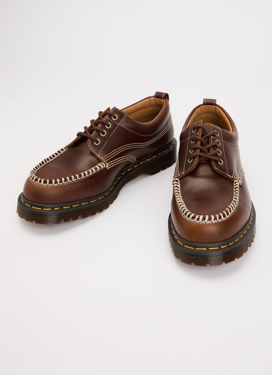 Dr. Martens Lowell veterschoen van leer - detail 2 kastanjebruin