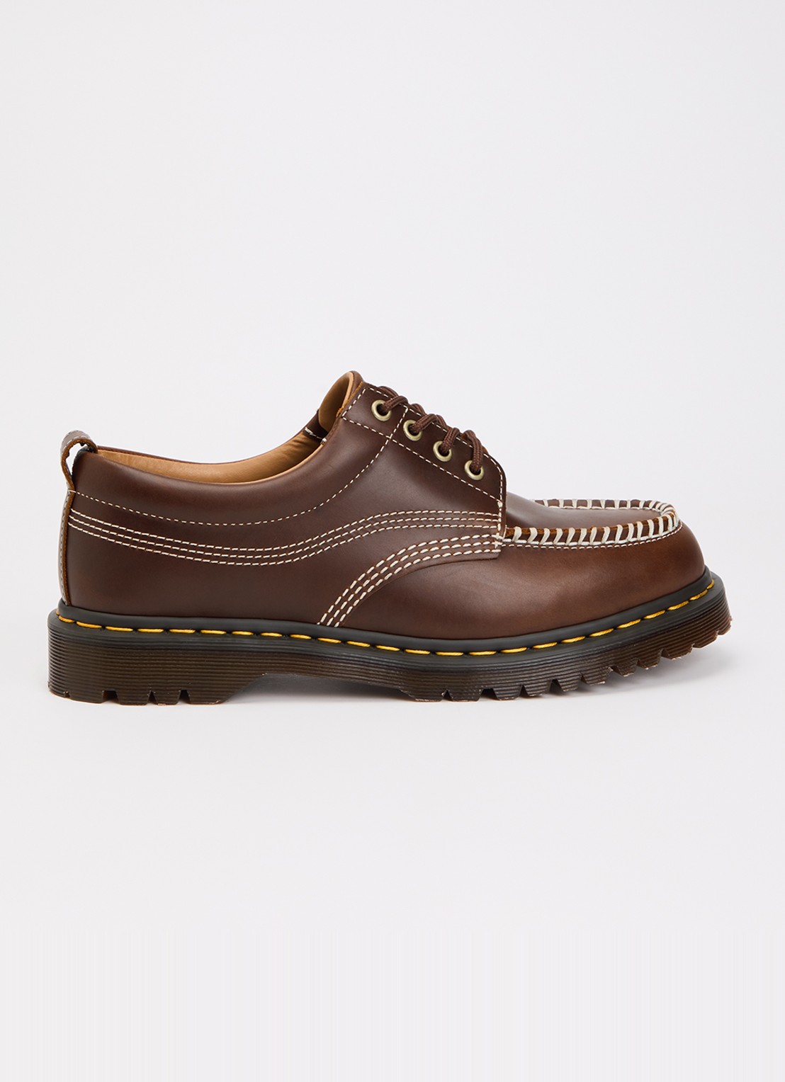 Dr. Martens Lowell veterschoen van leer - voorkant kastanjebruin