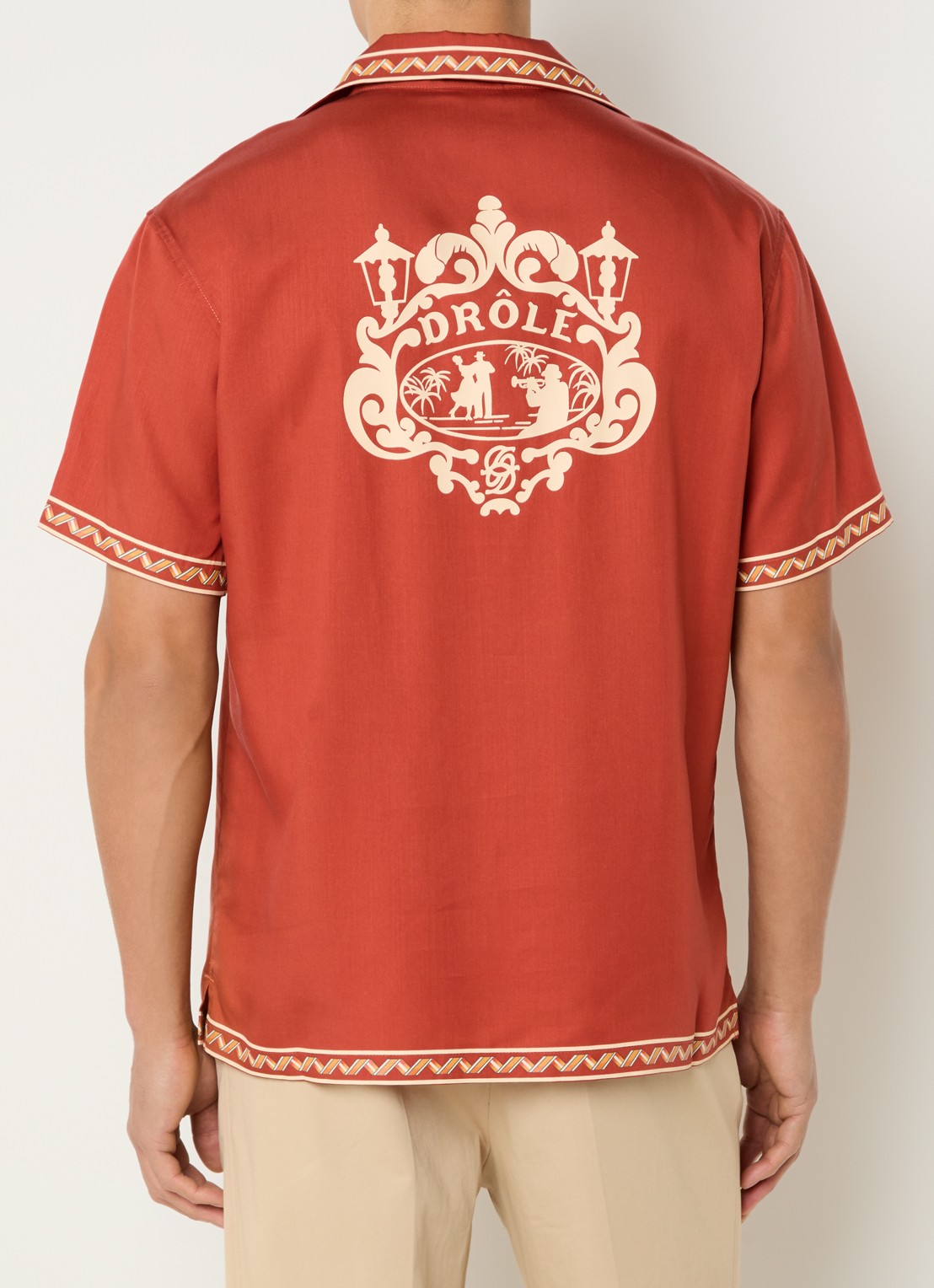 Drôle de Monsieur Danseurs met logo- en backprint - detail steenrood