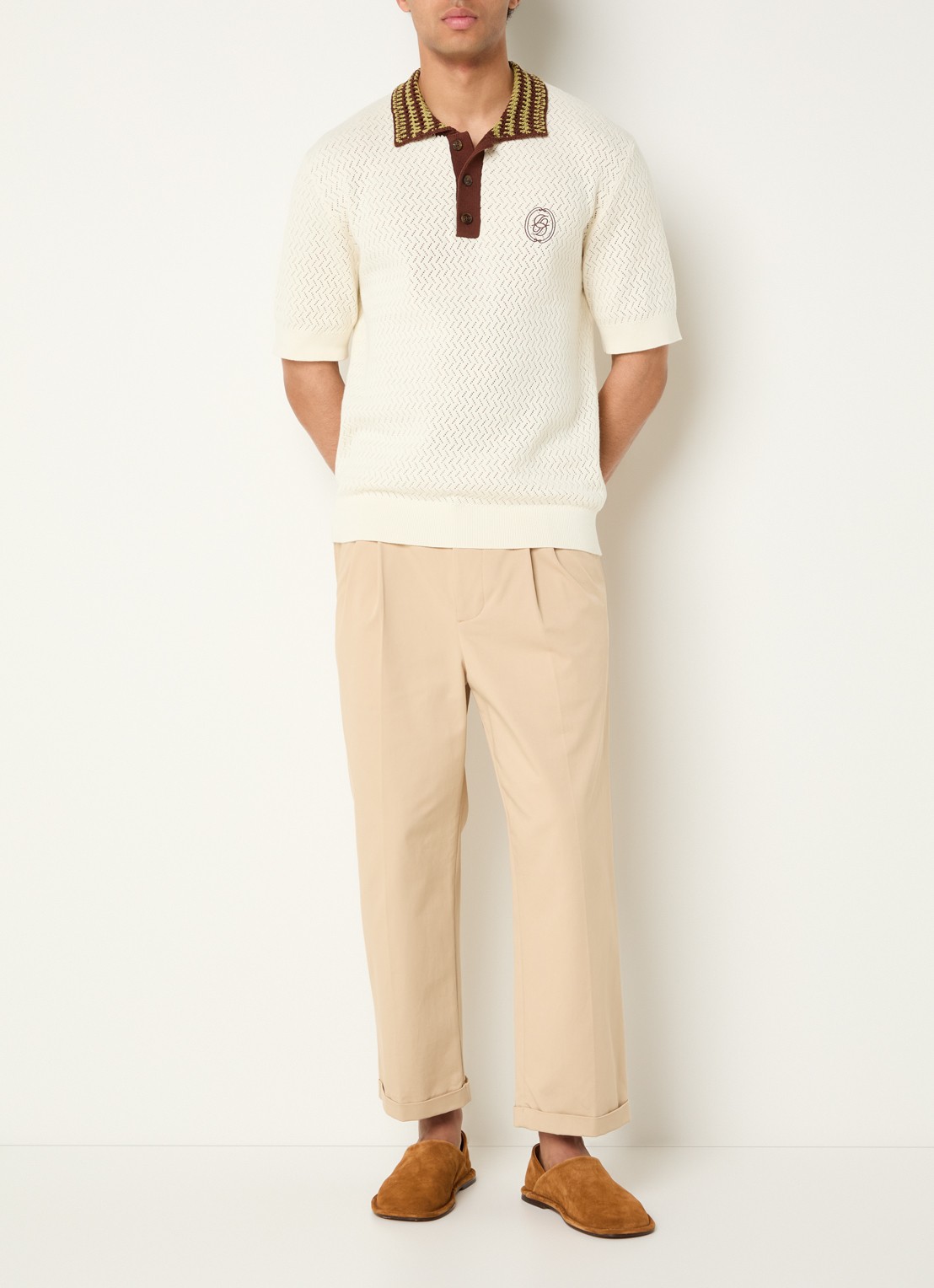 Drôle de Monsieur Fijngebreide regular fit polo met logo en opengewerkt dessin - voorkant 2 gebroken wit