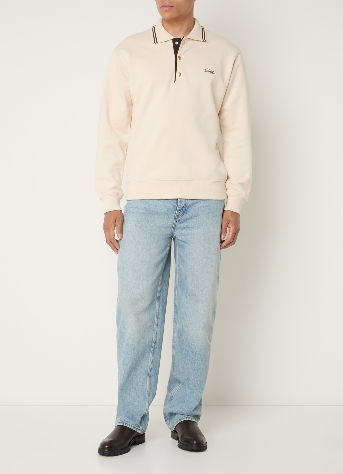 Drôle de Monsieur Regular fit polo met logoborduring - voorkant 2 zand