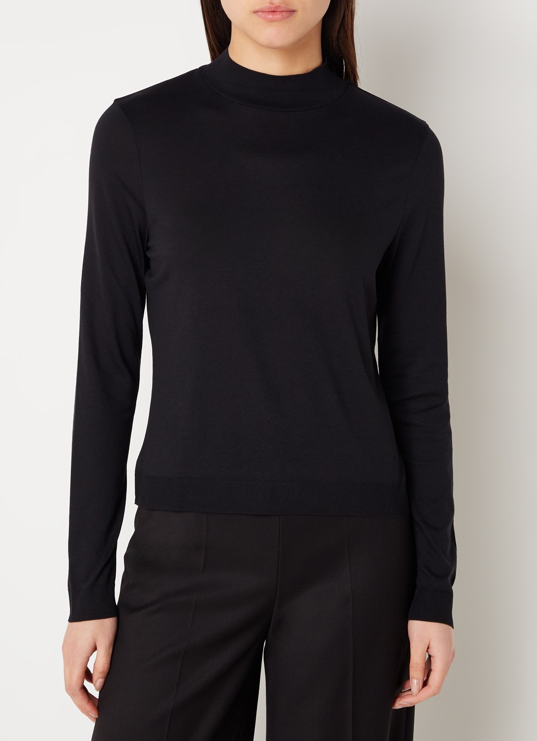 DRYKORN Madat longsleeve in lyocellblend met opstaande kraag  - detail 3 zwart