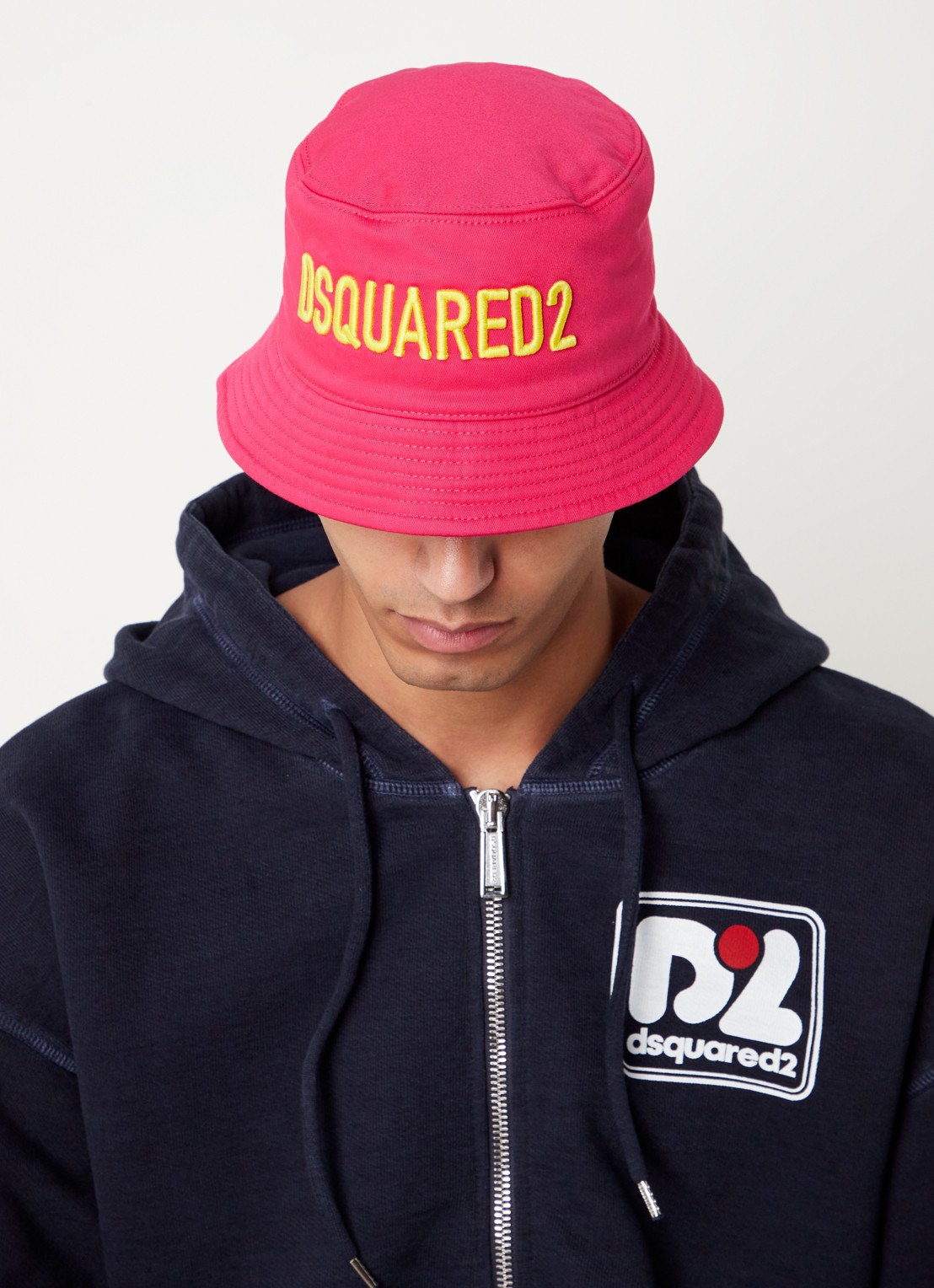 Dsquared2 Bucket hoed met logoborduring - voorkant 2 donkerroze