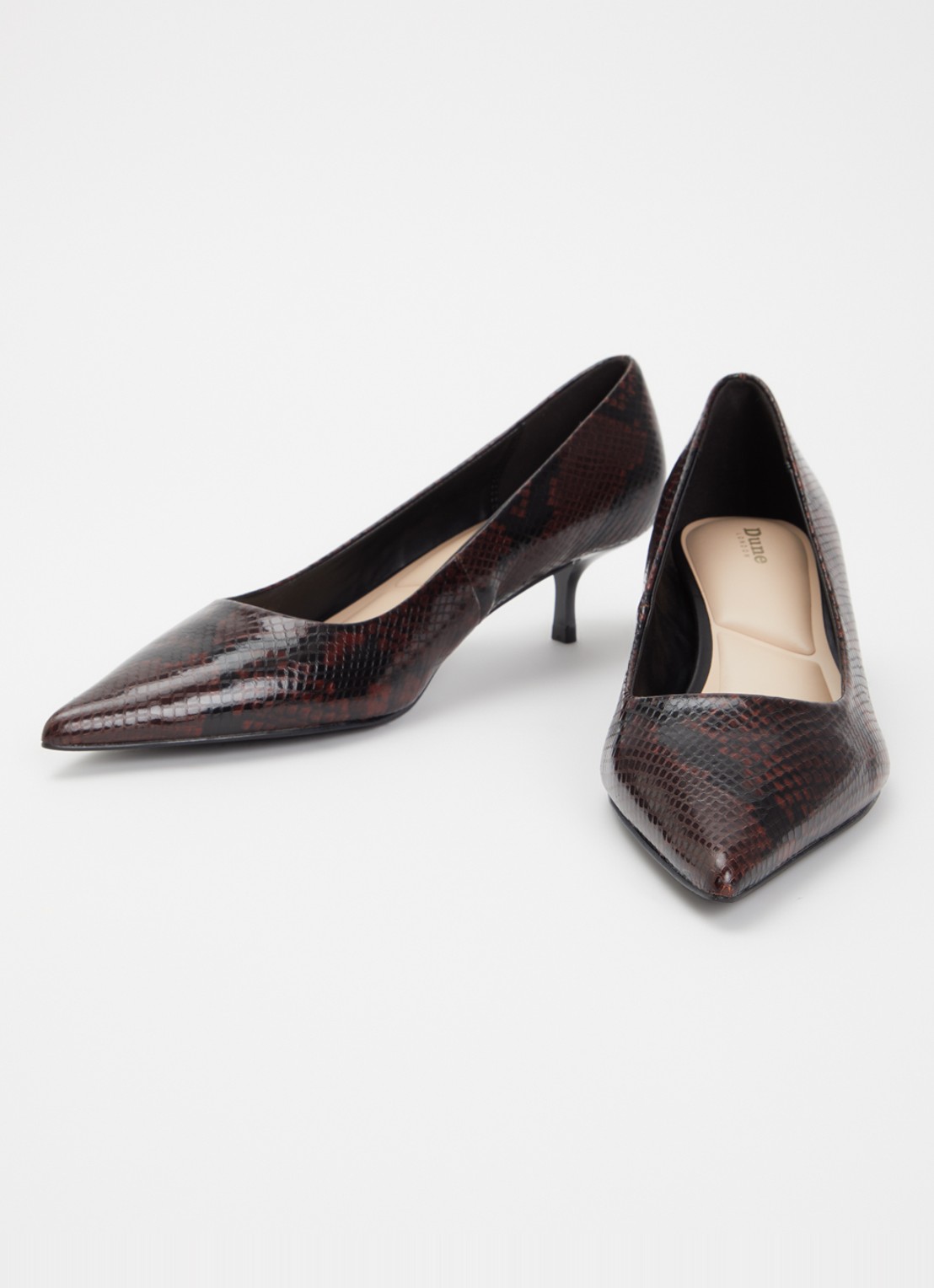 Dune London Amira pump met slangenprint - detail roodbruin