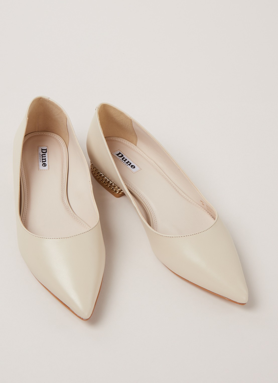 Dune London Ariya ballerina van leer met kettingdetail - detail 3 beige