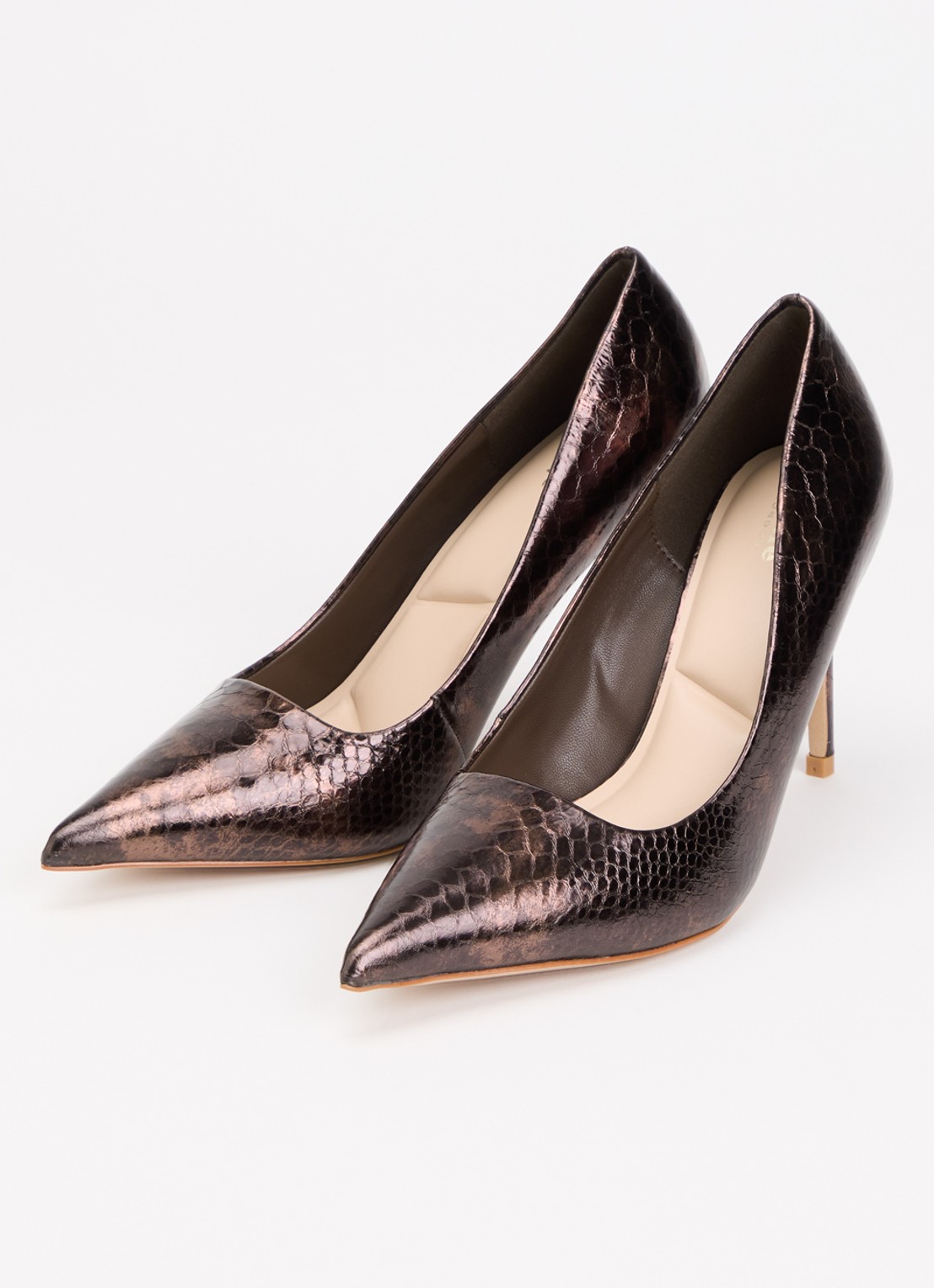 Dune London Assured pump van leer met crocostructuur - detail donkerbruin