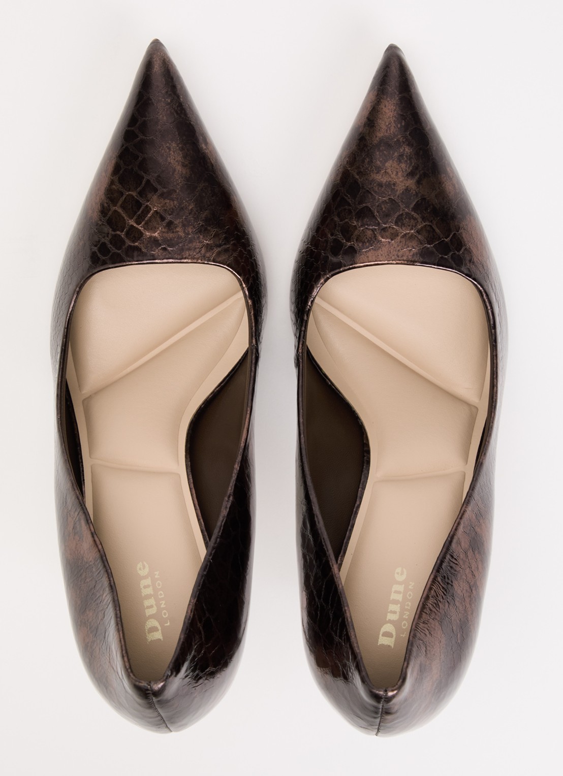 Dune London Assured pump van leer met crocostructuur - detail 2 donkerbruin
