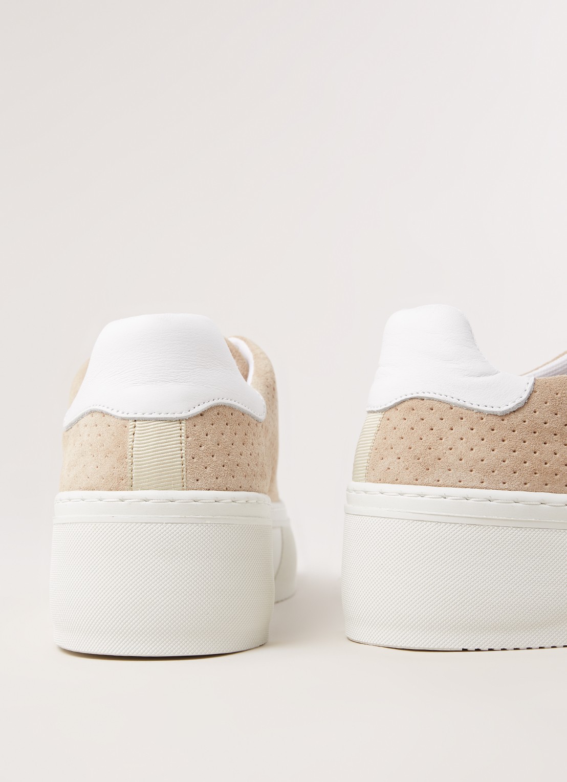 Dune London Electaa sneaker van suède - detail donkerbeige